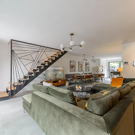 Le Merveilleux: Luxurious Lakeside By Lla Selections Apartment *