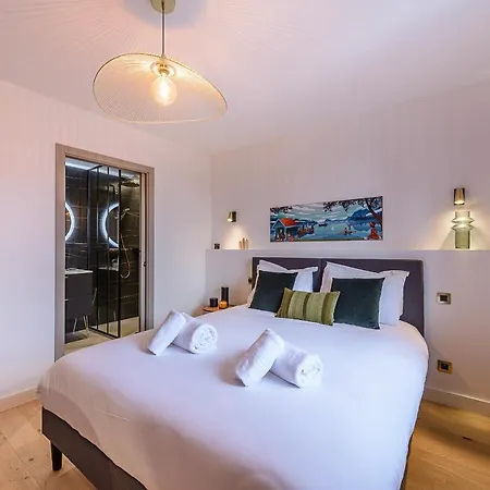 Le Merveilleux: Luxurious Lakeside By Lla Selections Apartment *
