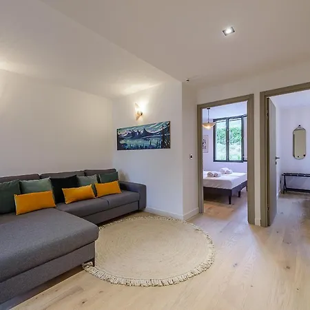 Le Merveilleux: Luxurious Lakeside By Lla Selections Talloires