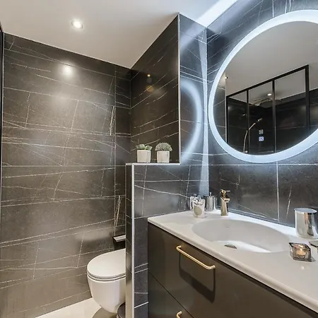 Le Merveilleux: Luxurious Lakeside By Lla Selections Apartment