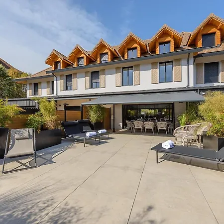 Le Merveilleux: Luxurious Lakeside By Lla Selections Apartment *